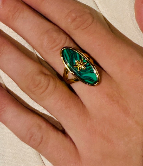 Elegant large oval shape emirald stone star studded hypoallergenic statement cocktail ring