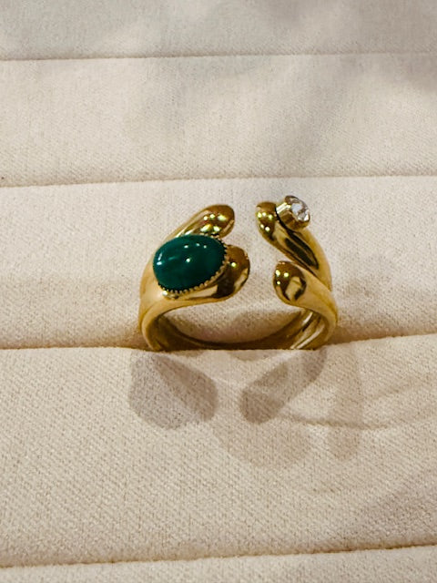 Qatari Emirald open sky shape studded with emirald and white cocktail stone ring