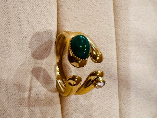Qatari Emirald open sky shape studded with emirald and white cocktail stone ring