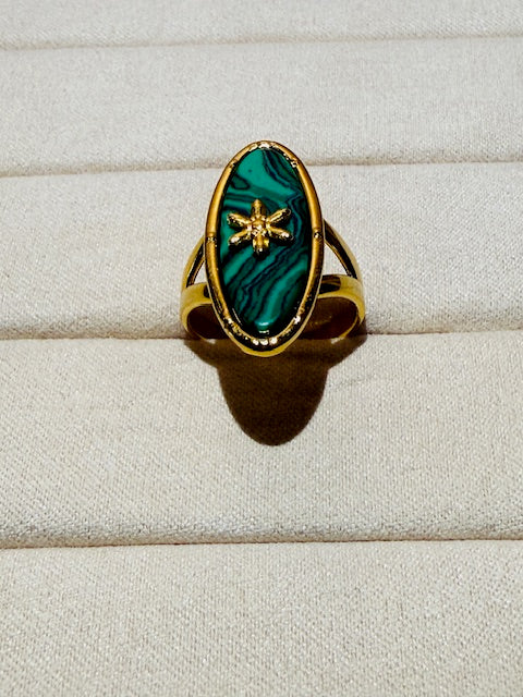 Elegant large oval shape emirald stone star studded hypoallergenic statement cocktail ring