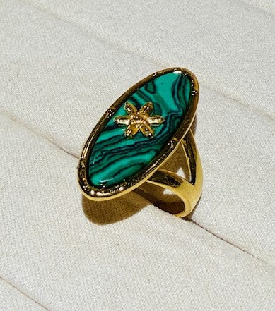Elegant large oval shape emirald stone star studded hypoallergenic statement cocktail ring